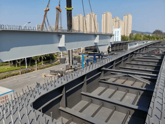 大型钢结构与建筑外观涂装为什么选氟碳面漆?超长耐候性与装饰持久性解析